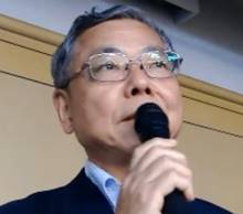 人, 男, 衣類, 立つ が含まれている画像

自動的に生成された説明